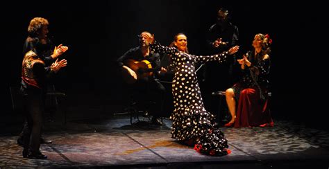  Entre Deux Eaux, Un Voyage Lyrique À Travers Des Rythmes Flamencos Féroces